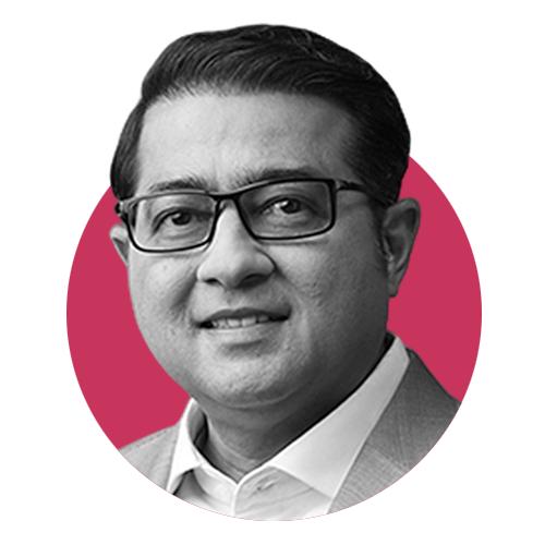 Teuku Riefky Harysa