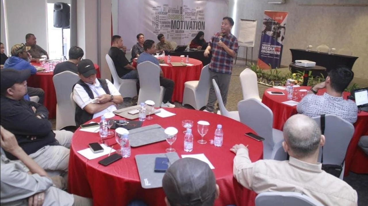 Pemred Suara.com, Suwarjono dalam diskusi "Keberlanjutan Media dan Ekosistem" yang digelar oleh Local Media Community (LMC) di Prime Park Hotel, Kota Pekanbaru pada Senin (10/8/2026).