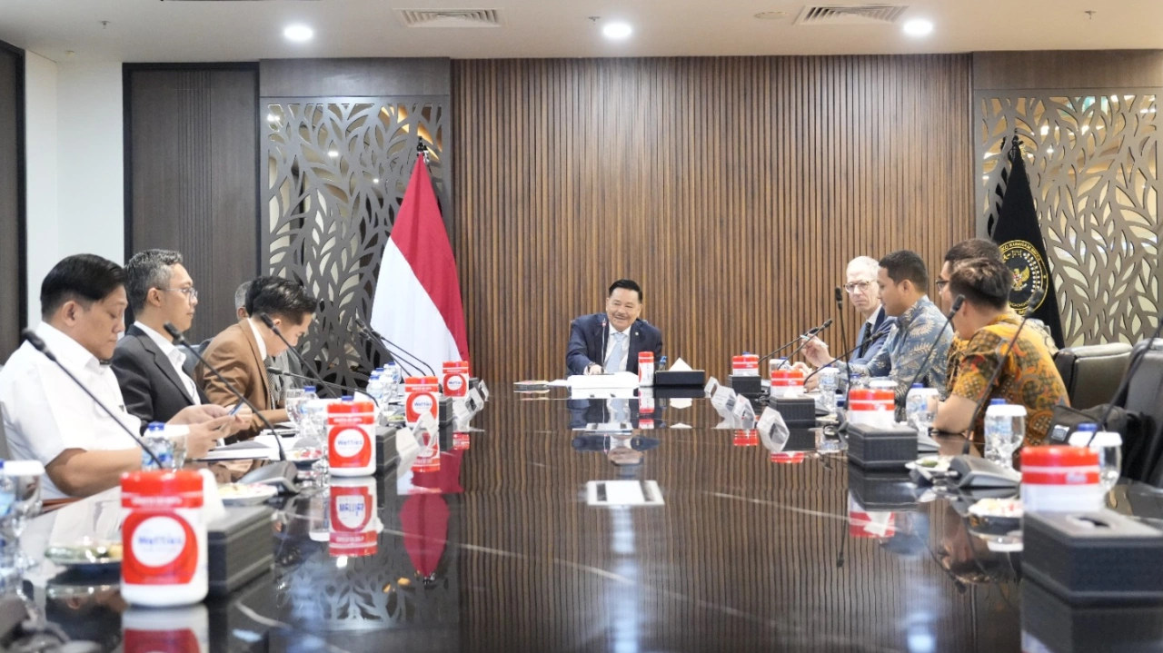 Wakil Menteri Koordinator Bidang Hukum, Hak Asasi Manusia, Imigrasi, dan Pemasyarakatan (Wamenko Kumham Imipas) Otto Hasibuan bertemu dengan perwakilan Google di Ruang Rapat Wamenko, Senin (31/8/2026). (Dok Kemenko Kumham Imipas)